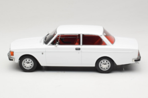 Volvo 142 Fehér MCG 1:18 MCG18445 Fém – 3. kép a 6-ből