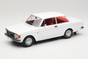 Volvo 142 Fehér MCG 1:18 MCG18445 Fém