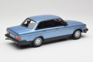 Volvo 240 GL Kék Metál Minichamps 1:18 155171404 Fém – 2. kép a 6-ből