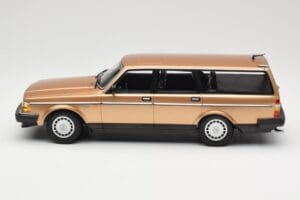 Volvo 240 GL Kombi Gold Metallic Minichamps 1:18 155171415 Fém – 3. kép a 6-ből