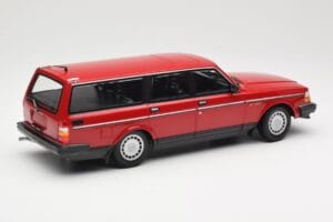 Volvo 240 GL Kombi Piros Minichamps 1:18 155171411 Fém – 2. kép a 6-ből