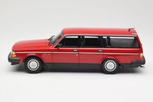 Volvo 240 GL Kombi Piros Minichamps 1:18 155171411 Fém – 3. kép a 6-ből