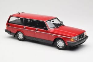 Volvo 240 GL Kombi Piros Minichamps 1:18 155171411 Fém – 4. kép a 6-ből