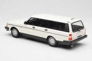 Volvo 240 GL Kombi Fehér Minichamps 1:18 155171412 Fém – 5. kép a 6-ből