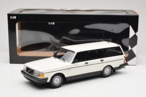 Volvo 240 GL Kombi Fehér Minichamps 1:18 155171412 Fém – 6. kép a 6-ből