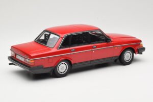Volvo 240 GL Sötétvörös Minichamps 1:18 166171401 Fém – 2. kép a 6-ből