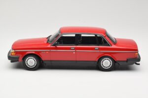 Volvo 240 GL Sötétvörös Minichamps 1:18 166171401 Fém – 3. kép a 6-ből