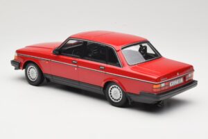 Volvo 240 GL Sötétvörös Minichamps 1:18 166171401 Fém – 5. kép a 6-ből