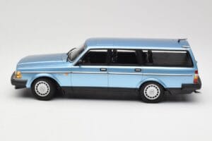 Volvo 240 GL Estate Blue Metallic Minichamps 1:18 155171414 Fém – 3. kép a 6-ből