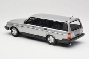 Volvo 240 GL Estate Ezüst Minichamps 1:18 155171416 Fém – 5. kép a 6-ből