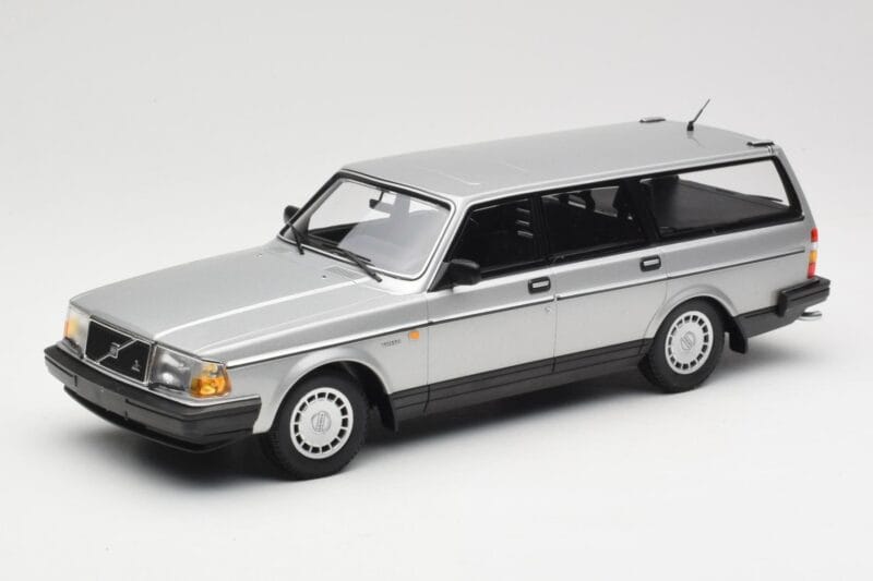 Volvo 240 GL Estate Ezüst Minichamps 1:18 155171416 Fém