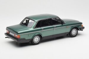 Volvo 240 GL Zöld Metál Minichamps 1:18 155171400 Fém – 2. kép a 6-ből