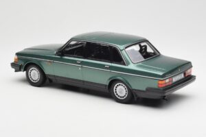 Volvo 240 GL Zöld Metál Minichamps 1:18 155171400 Fém – 5. kép a 6-ből