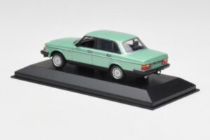 Volvo 240 GL Zöld Metál Minichamps 1:43 400171402 Fém – 3. kép a 4-ből