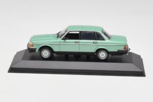 Volvo 240 GL Zöld Metál Minichamps 1:43 400171402 Fém