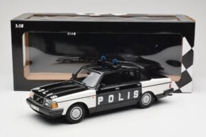 Volvo 240 GL Polis Sweden Fekete Minichamps 1:18 155171497 Fém – 6. kép a 6-ből
