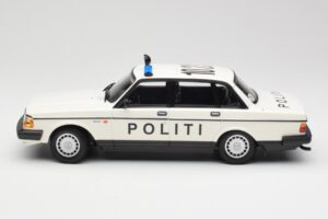 Volvo 240 GL Politi Denmark Minichamps 1:18 155171495 Fém – 3. kép a 6-ből