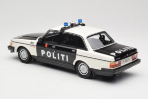 Volvo 240 GL Politi Norway Fekete Minichamps 1:18 155171496 Fém – 5. kép a 6-ből