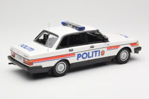 Volvo 240 GL Politi Norway Minichamps 1:18 155171491 Fém – 2. kép a 6-ből