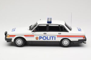 Volvo 240 GL Politi Norway Minichamps 1:18 155171491 Fém – 3. kép a 6-ből