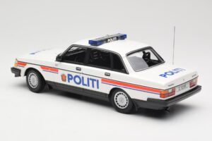 Volvo 240 GL Politi Norway Minichamps 1:18 155171491 Fém – 5. kép a 6-ből