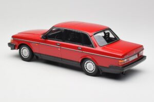 Volvo 240 GL Piros Minichamps 1:18 155171401 Fém – 5. kép a 6-ből