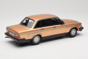 Volvo 240 GL Arany Minichamps 1:18 155171405 Fém – 2. kép a 6-ből