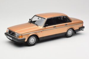 Volvo 240 GL Arany Minichamps 1:18 155171405 Fém