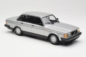 Volvo 240 GL Ezüst Minichamps 1:18 155171408 Fém – 4. kép a 6-ből
