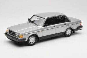 Volvo 240 GL Ezüst Minichamps 1:18 155171408 Fém