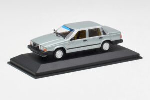 Volvo 240 GL Ezüst Metál Minichamps 1:43 940171402 Fém – 2. kép a 4-ből