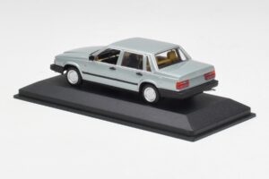 Volvo 240 GL Ezüst Metál Minichamps 1:43 940171402 Fém – 3. kép a 4-ből