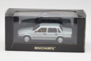 Volvo 240 GL Ezüst Metál Minichamps 1:43 940171402 Fém – 4. kép a 4-ből