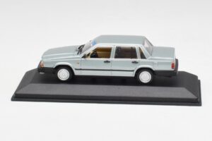 Volvo 240 GL Ezüst Metál Minichamps 1:43 940171402 Fém