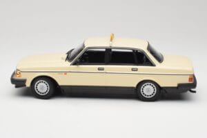 Volvo 240 GL Taxi Minichamps 1:18 155171494 Fém – 3. kép a 6-ből