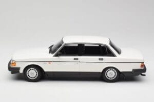 Volvo 240 GL Fehér Minichamps 1:18 155171402 Fém – 3. kép a 6-ből