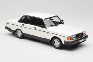 Volvo 240 GL Fehér Minichamps 1:18 155171402 Fém – 4. kép a 6-ből