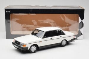 Volvo 240 GL Fehér Minichamps 1:18 155171402 Fém – 6. kép a 6-ből