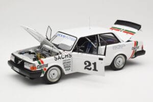 Volvo 240 Turbo #21 P. Stureson DTM Winner Wunstorf 1985 AUTOart 1:18 88592 Fém – 2. kép a 8-ből