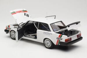 Volvo 240 Turbo #21 P. Stureson DTM Winner Wunstorf 1985 AUTOart 1:18 88592 Fém – 5. kép a 8-ből