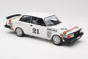 Volvo 240 Turbo #21 P. Stureson DTM Winner Wunstorf 1985 AUTOart 1:18 88592 Fém – 6. kép a 8-ből