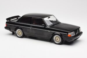 Volvo 240 Turbo Fekete Custom IXO 1:18 18CMC178 Fém – 4. kép a 6-ből