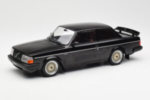 Volvo 240 Turbo Fekete Custom IXO 1:18 18CMC178 Fém