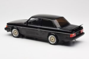 Volvo 240 Turbo Fekete Custom IXO 1:18 18CMC178 Fém – 5. kép a 6-ből
