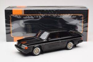Volvo 240 Turbo Fekete Custom IXO 1:18 18CMC178 Fém – 6. kép a 6-ből