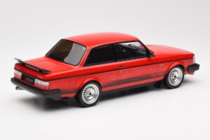 Volvo 240 Turbo Piros Custom IXO 1:18 18CMC177 Fém – 2. kép a 5-ből