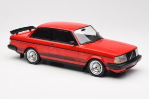 Volvo 240 Turbo Piros Custom IXO 1:18 18CMC177 Fém – 4. kép a 5-ből