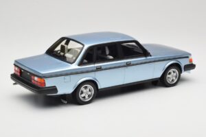 Volvo 244 Turbo Világoskék DNA 1:18 DNA000135 Fém – 2. kép a 6-ből
