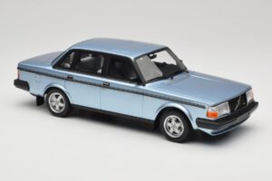 Volvo 244 Turbo Világoskék DNA 1:18 DNA000135 Fém – 4. kép a 6-ből
