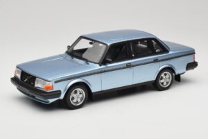 Volvo 244 Turbo Világoskék DNA 1:18 DNA000135 Fém